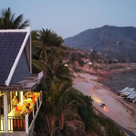 Inn Riverside Hostel Pb Pakbeng Ngoại thất bức ảnh