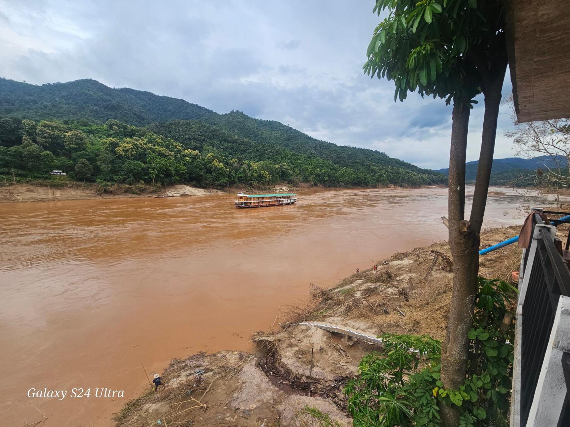 Inn Riverside Hostel Pb Pakbeng Ngoại thất bức ảnh