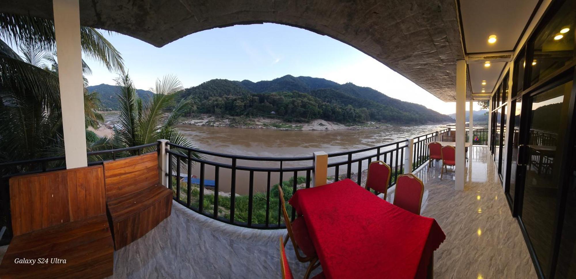 Inn Riverside Hostel Pb Pakbeng Ngoại thất bức ảnh