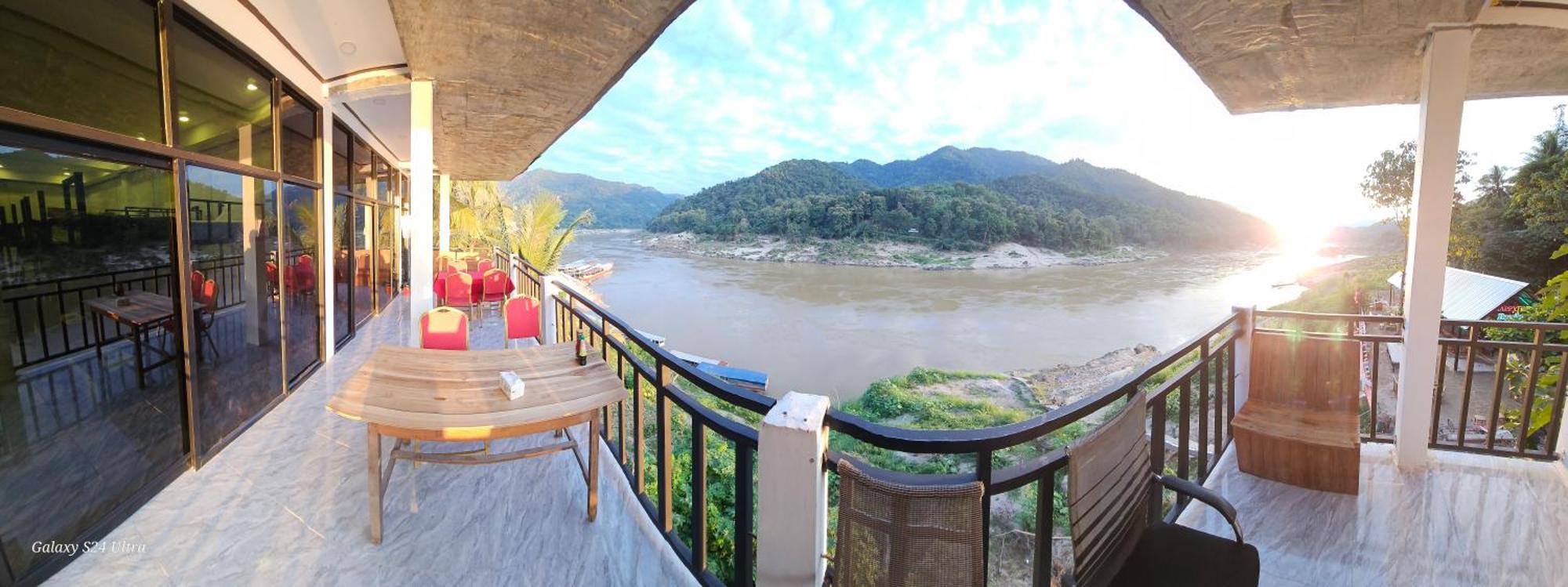 Inn Riverside Hostel Pb Pakbeng Ngoại thất bức ảnh