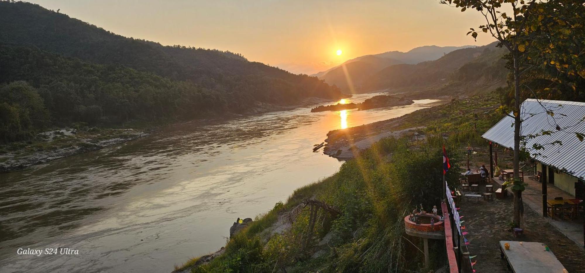 Inn Riverside Hostel Pb Pakbeng Ngoại thất bức ảnh