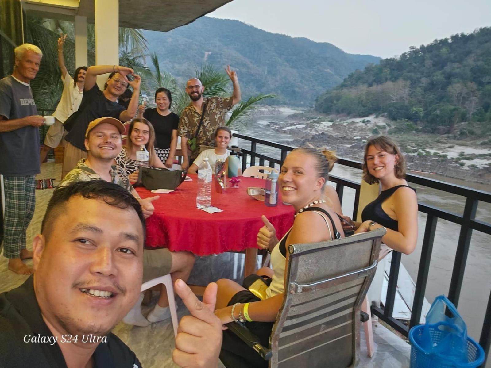 Inn Riverside Hostel Pb Pakbeng Ngoại thất bức ảnh