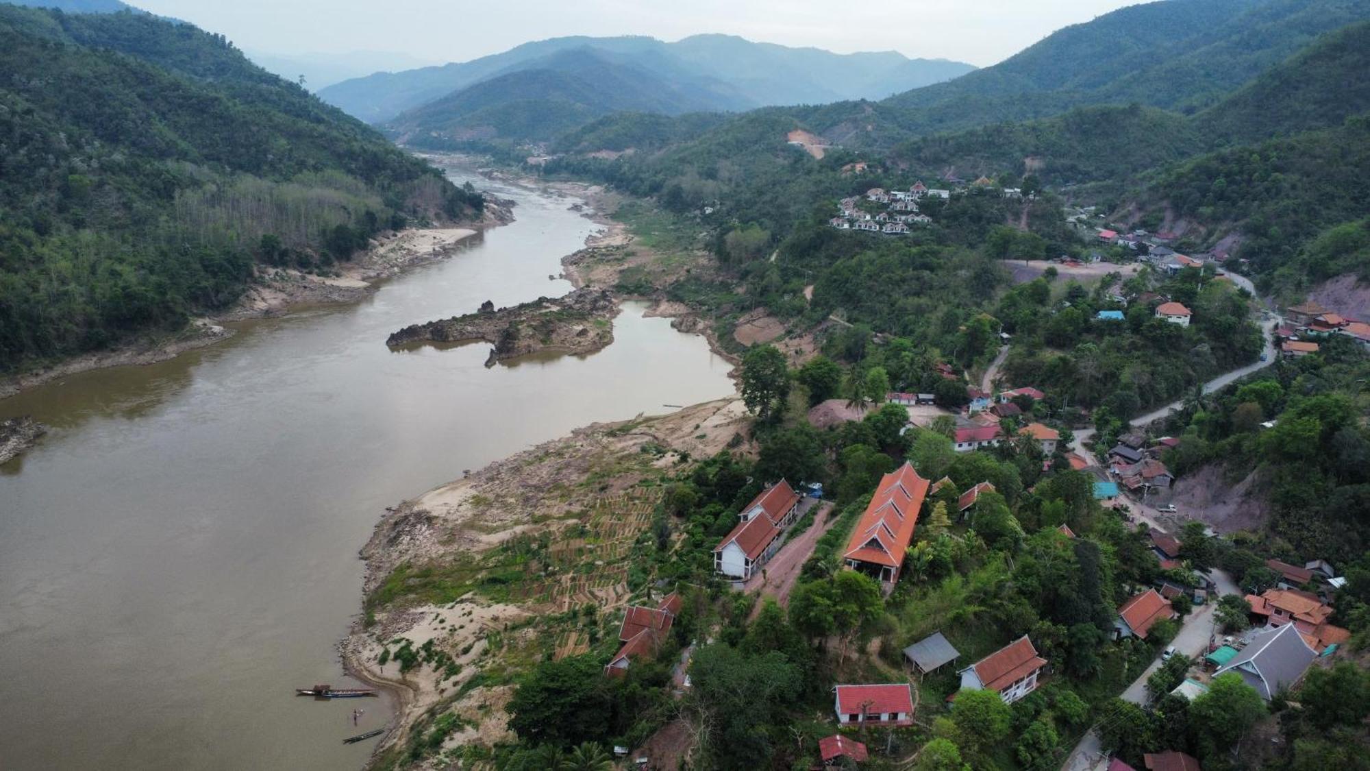 Inn Riverside Hostel Pb Pakbeng Ngoại thất bức ảnh
